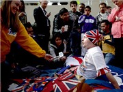 Bóng đá anh, ngoại hạng anh, lịch thi đấu euro 2012, Những “fan cuồng” trước lễ cưới Hoàng gia 29/4/2011